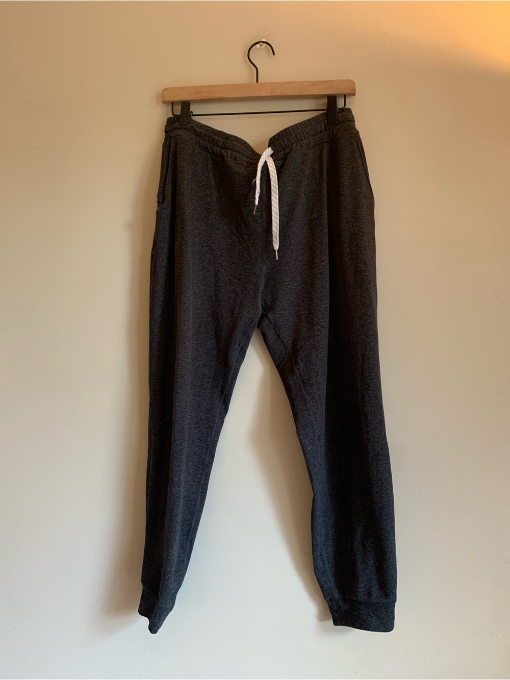 Vuori Women's Charcoal Drawstring Joggers Performance Charcoal Heather Size Larg